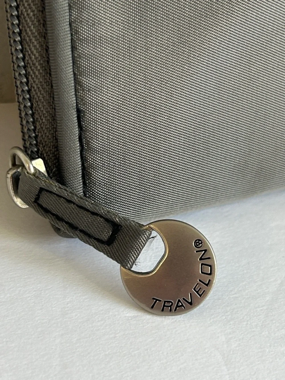 TRAVELON wallet grey